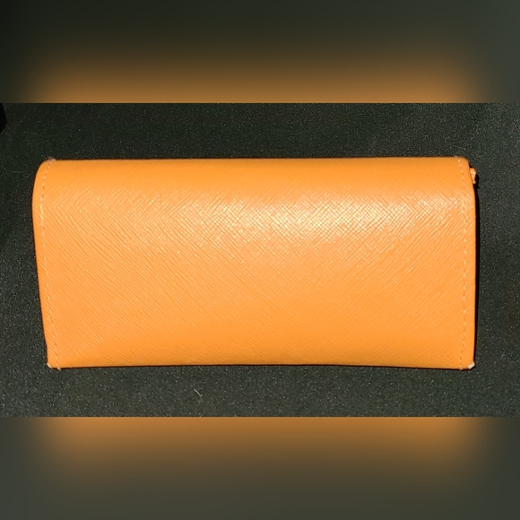 SOLD - TORY BURCH Saffiano Leather Sunglasses Hard Case - Picture 4 of 5